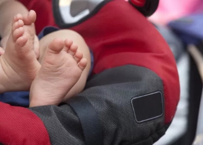 Bebê morre ao ser esquecido dentro de carro pelo pai