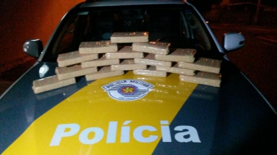 Polícia apreende cocaína em rodovia
