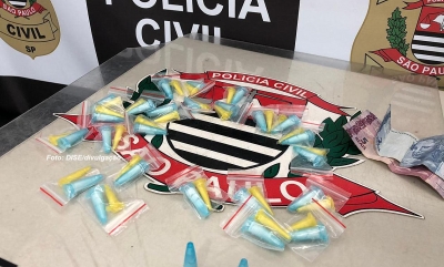 Dise prende casal de jovens com cocaína em apartamento na zona sul