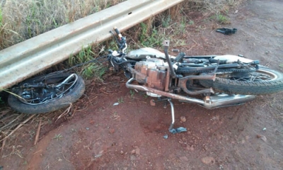 Motociclista morre depois de bater em caminhão