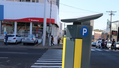 Zona Azul mais cara: parquímetros começam a ser instalados em Marília