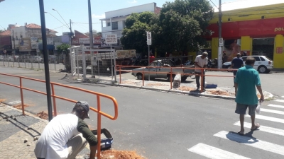 Prefeitura instala barras de proteção para pedestres e usuários do Terminal Urbano