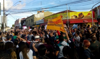 Estudantes fazem protestos em Marília contra corte de verbas na Educação