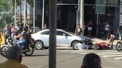 Acidente é registrado em cruzamento no centro