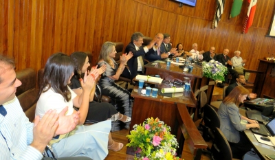 Homenagem à família Mesquita Serva pela Câmara é marcada por emoção 