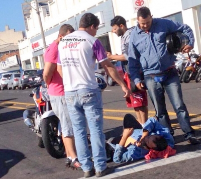 Queda de moto fere um no centro