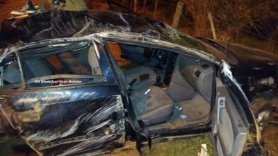 Jovem capota carro na Avenida das Esmeraldas