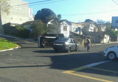 Capotamento mobiliza Corpo de Bombeiros