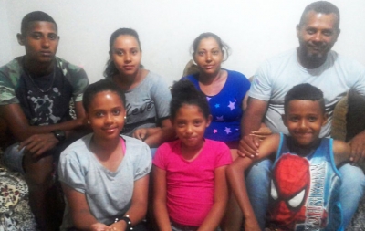 Mulher luta contra o câncer e pede ajuda para sustentar a família