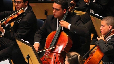 Brasileiro da periferia vai estudar violoncelo na Áustria 