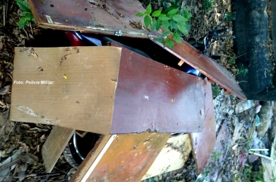 Criminosos tentam "camuflar" moto furtada, mas veículo é recuperado pela PM