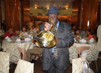 Dia da Consciência Negra: Teatro terá show com Walter Armstrong hoje à noite