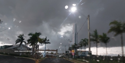 Chove forte em Marília e causa estragos pela região
