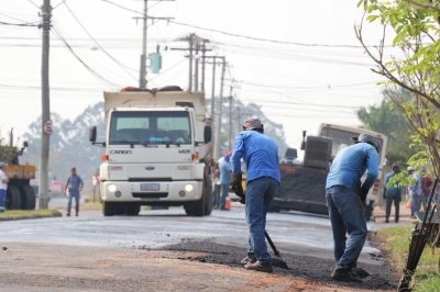 Inicia o recapeamento da rua Profª. Berta de Camargo Vieira no Santa Antonieta