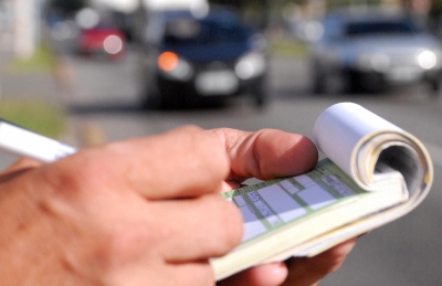 "Transferir" multa pode ser feita pela internet