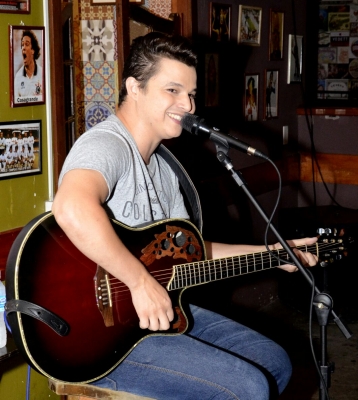Música Sertaneja de Joab neste sábado em Marília