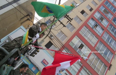 Desfile de aniversário lota a avenida Sampaio Vidal