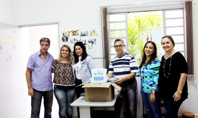Unimar doa equipamento odontológico de R$ 4 mil à APAE