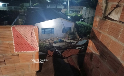 Temporal: muro desaba e interdita casas na zona sul de Marília