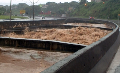 Corpos de duas crianças que foram levadas por enxurrada em Minas são encontrados