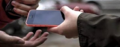 Jovem é agredida e tem celular roubado na zona sul