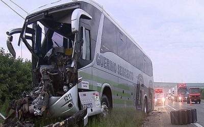 Grave acidente envolvendo ônibus que saiu de Marília deixa dois mortos