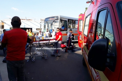 Acidente envolvendo ônibus e moto deixa uma pessoa ferida