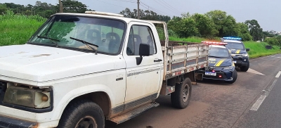 Dupla solta rojões em frente à base da PRF e apronta maior confusão
