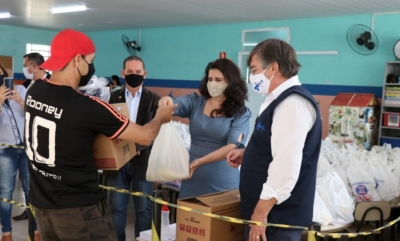 Programa Prato Cheio com distribuição de kits de alimentação a alunos da rede municipal é retomada
