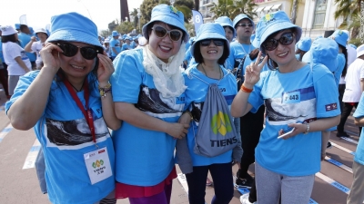 Bilionário Chinês paga férias na França para 6400 funcionários