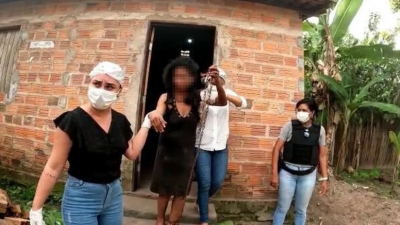 Mulher que ficou 20 anos em cárcere privado segue internada em estado grave, mãe foi presa