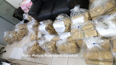 Veículo com placas de Marília é apreendido com quase meia tonelada de maconha