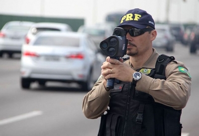 Justiça determina que PRF volte a usar radares móveis em rodovias