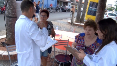 Unimar EAD realiza atendimentos à população no centro de Marília  