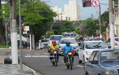 Maio é o mês de licenciar veículos com placa final 2