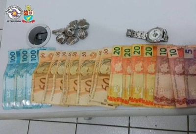 PM prende no mesmo carro um com drogas e outro procurado por assalto