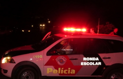 Motorista embriagado xinga PM