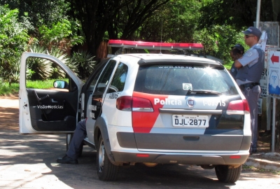 Jovem vai à igreja e tem bicicleta furtada