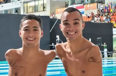 Primos que perderam os braços resgatando pipa viram fenômenos paralímpicos