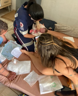 Bebê nascido em casa: hospital garante que 