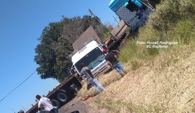 Carreta atravessa rodovia SP-294 em Marília e deixa três feridos