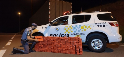Polícia encontra mais de 280 kg de maconha escondidos em carreta
