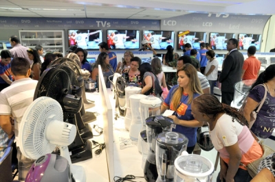 Sem feriado, campanha no comércio continua