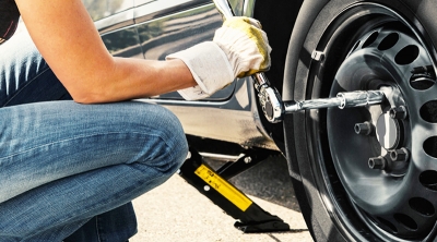 Conheça um pouco sobre os diferentes tipos de macacos para trocar pneu e confira algumas dicas!