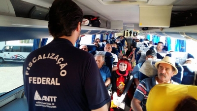 Concessionária e ANTT alertam passageiros sobre uso de cinto de segurança em ônibus