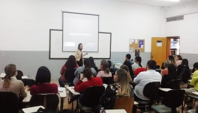 Presidente do Coren ministra aula para pós-graduação em Enfermagem na Unimar