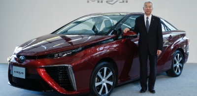 Toyota quer "mudar o mundo" carro a hidrogênio que emite água