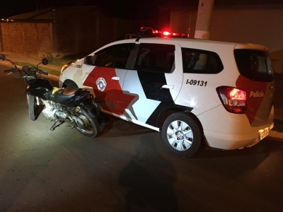 Homem é preso com moto furtada na zona norte 