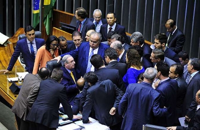Câmara aprova mandato de 5 anos para prefeito e vereadores 