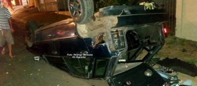 Grávida pula de carro em movimento e quase causa tragédia em Marília